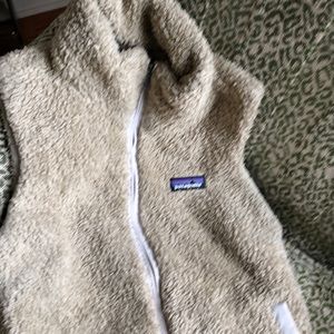 Women’s size extra small Patagonia tan fleece vest